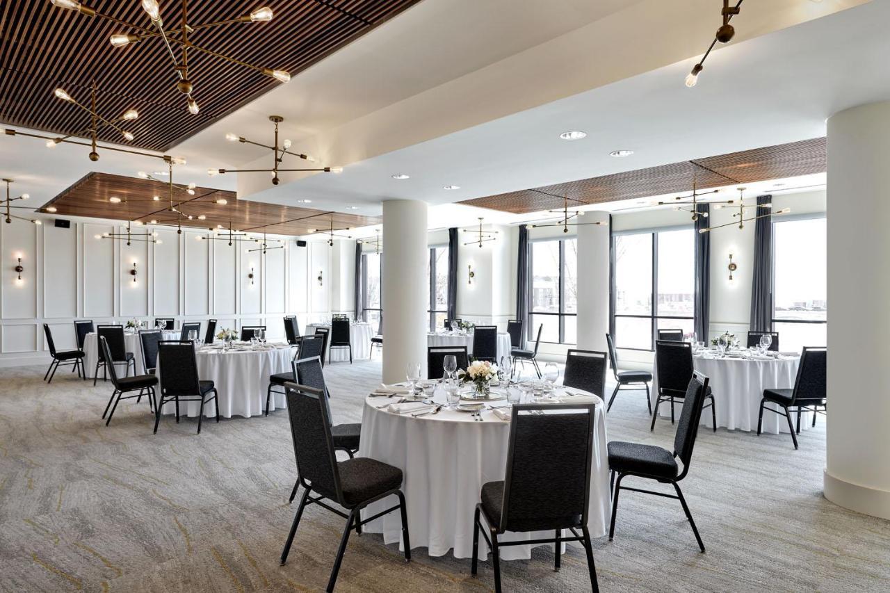 Courtyard By Marriott Calgary South Hotel Bagian luar foto