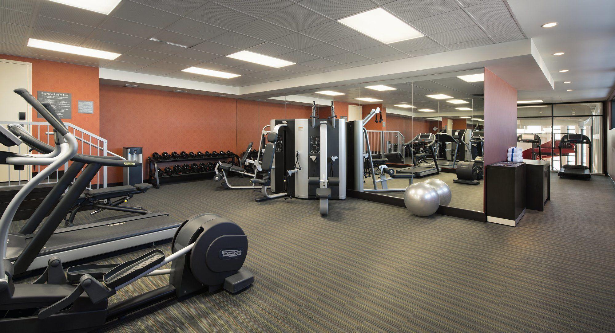 Courtyard By Marriott Calgary South Hotel Bagian luar foto