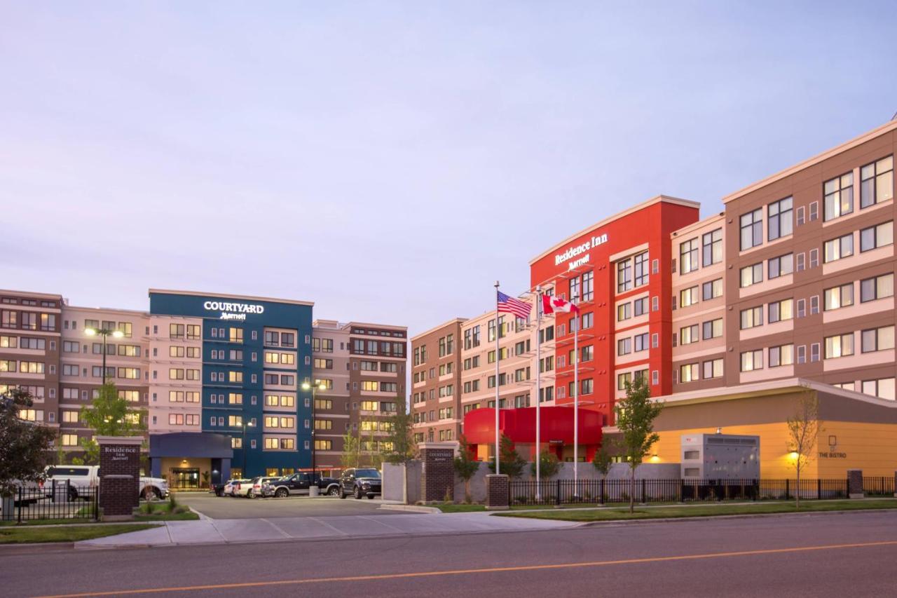 Courtyard By Marriott Calgary South Hotel Bagian luar foto