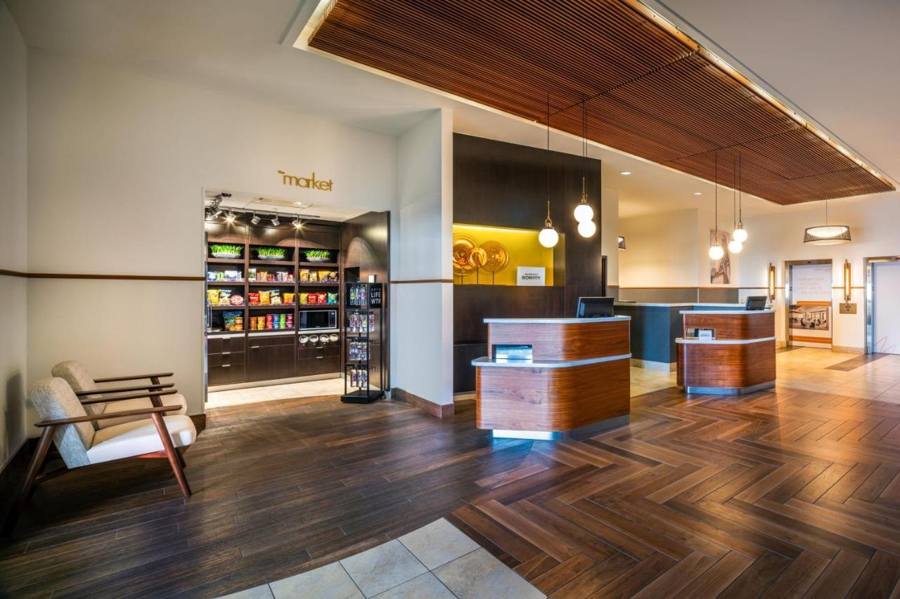 Courtyard By Marriott Calgary South Hotel Bagian luar foto