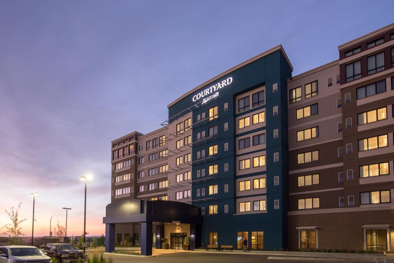 Courtyard By Marriott Calgary South Hotel Bagian luar foto
