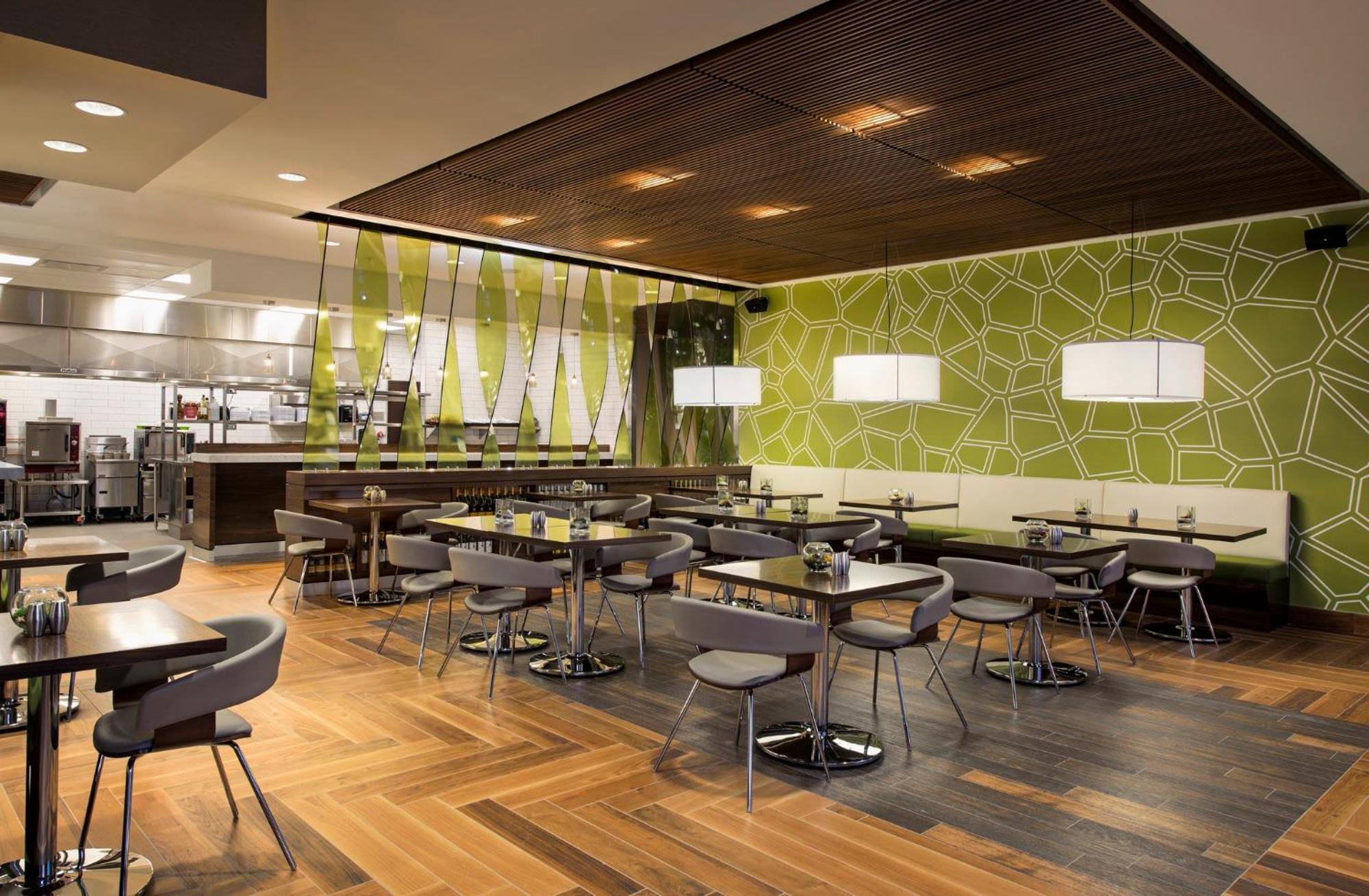 Courtyard By Marriott Calgary South Hotel Bagian luar foto
