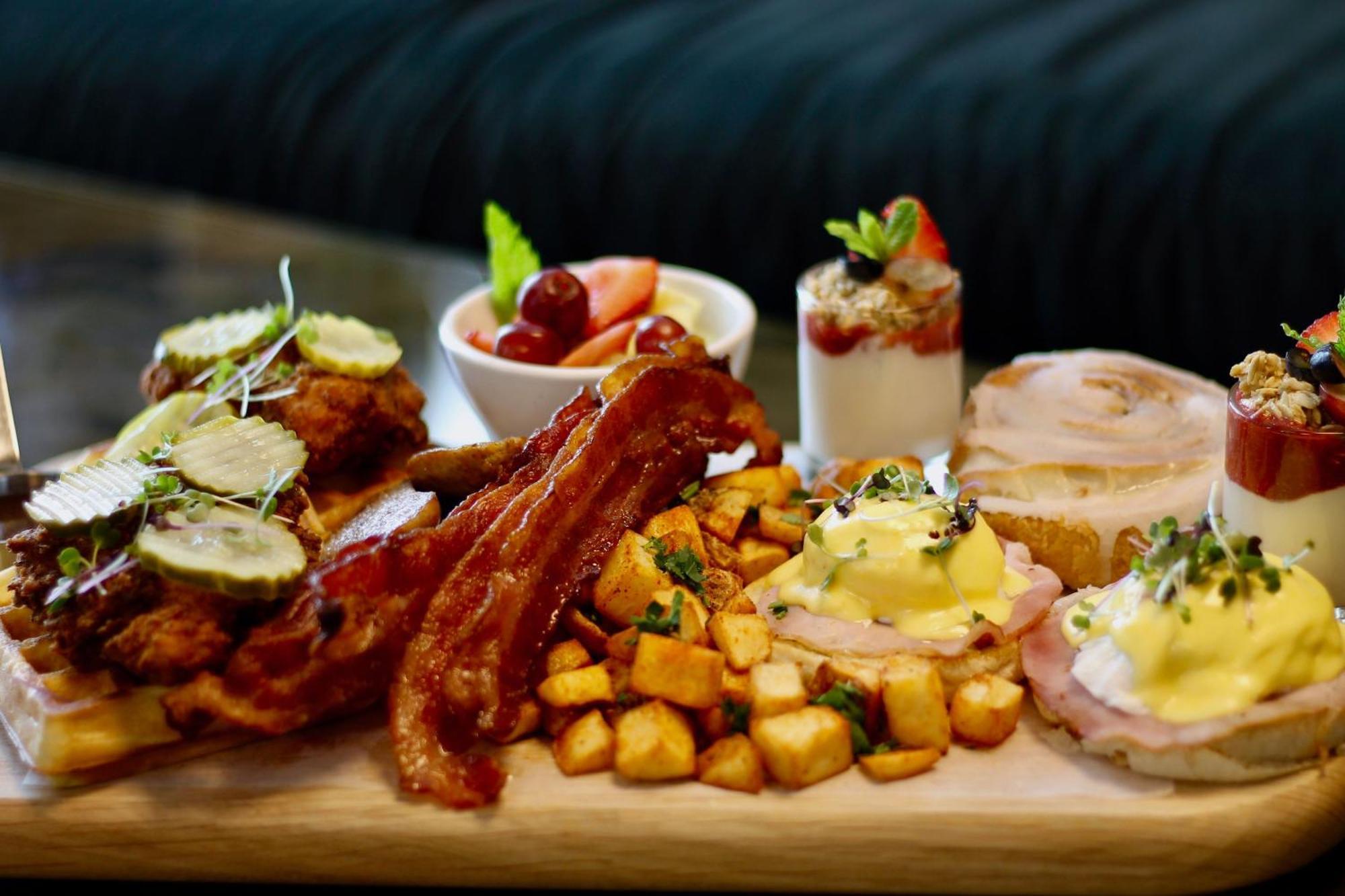 Courtyard By Marriott Calgary South Hotel Bagian luar foto
