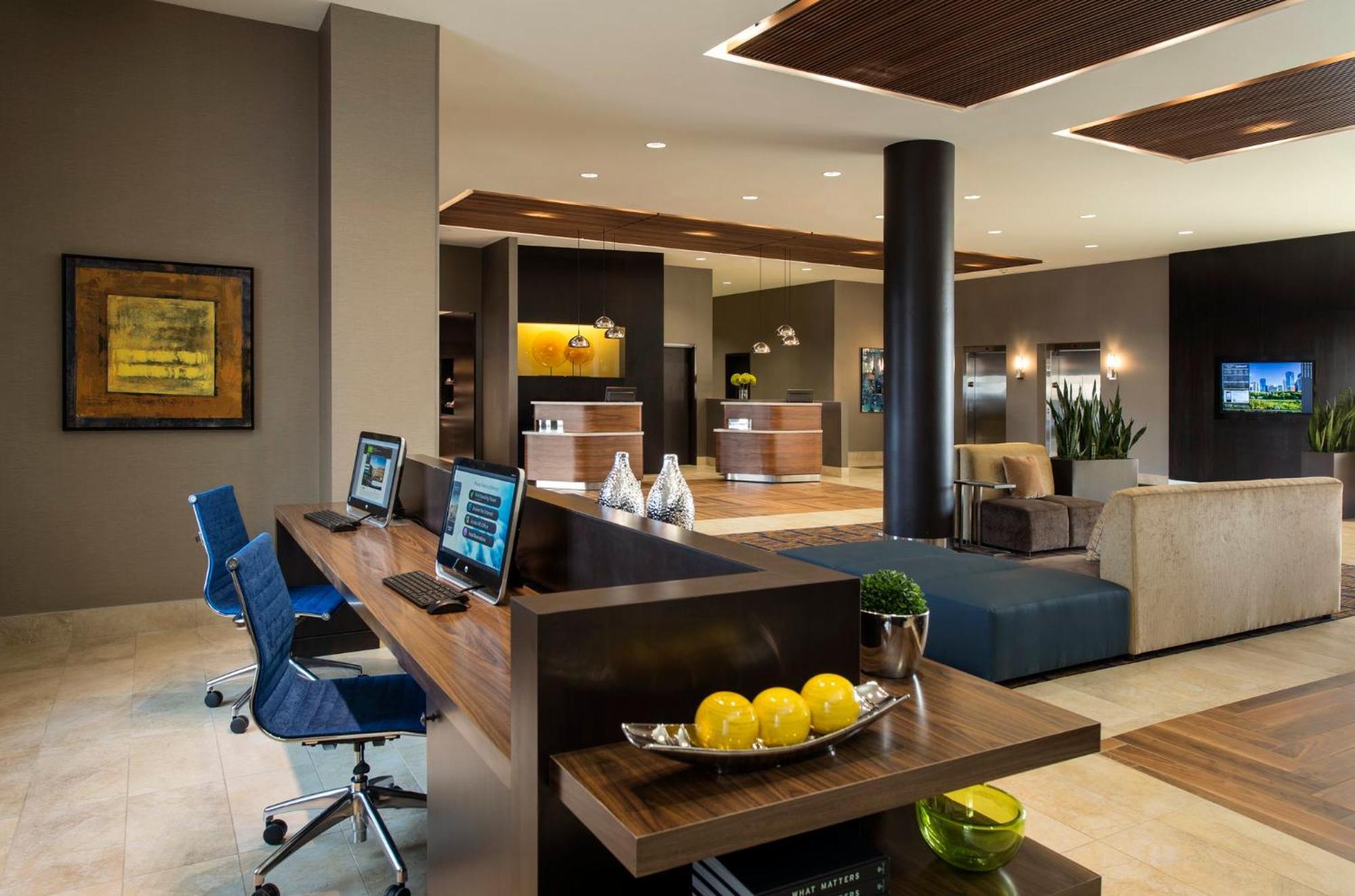 Courtyard By Marriott Calgary South Hotel Bagian luar foto