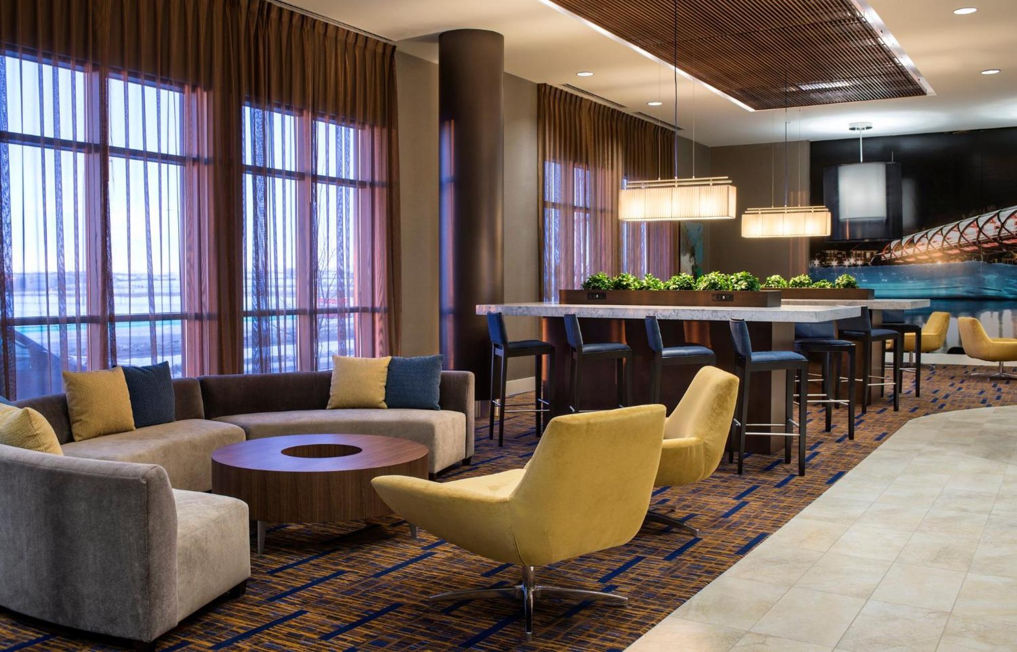 Courtyard By Marriott Calgary South Hotel Bagian luar foto