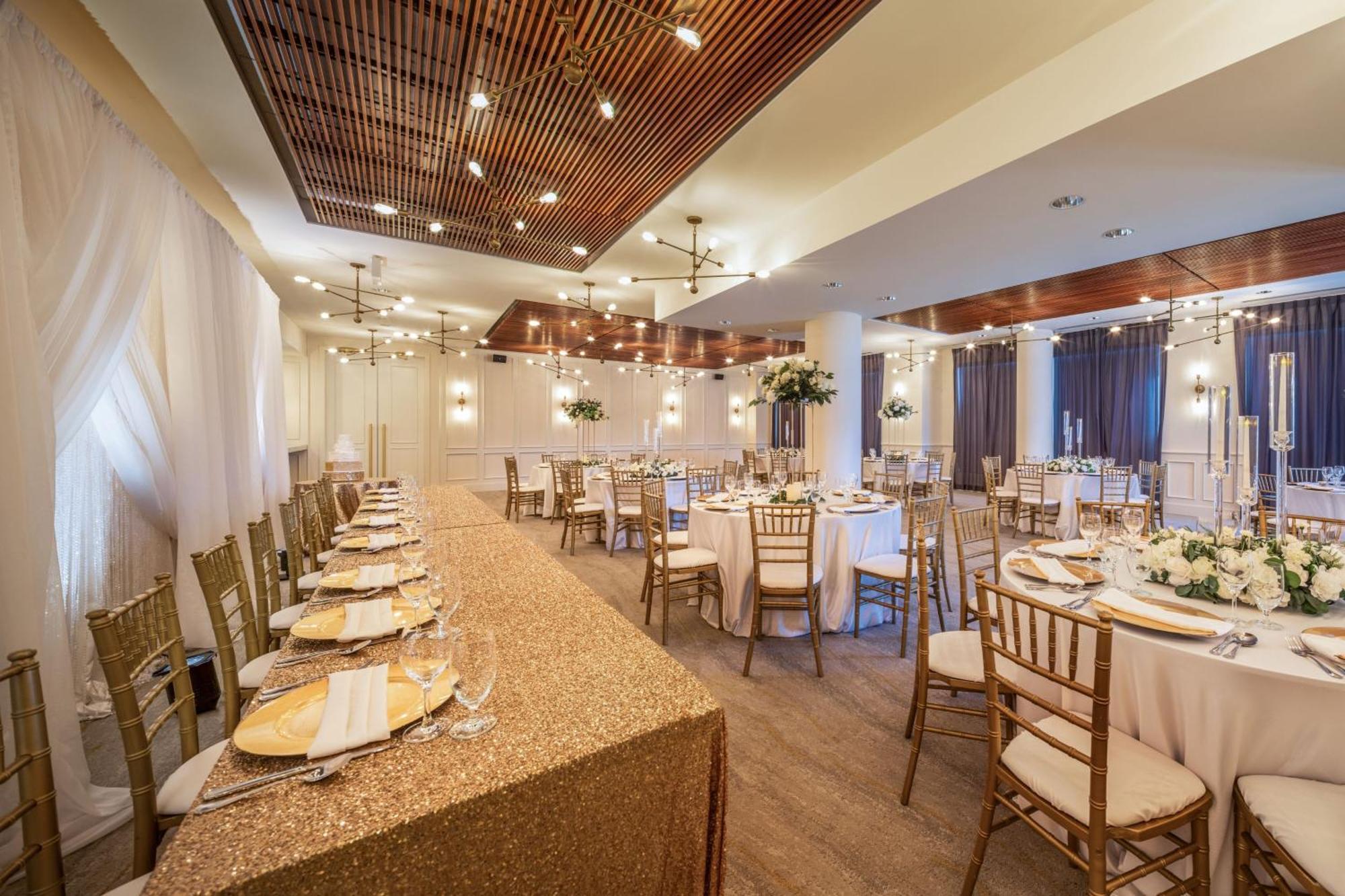 Courtyard By Marriott Calgary South Hotel Bagian luar foto