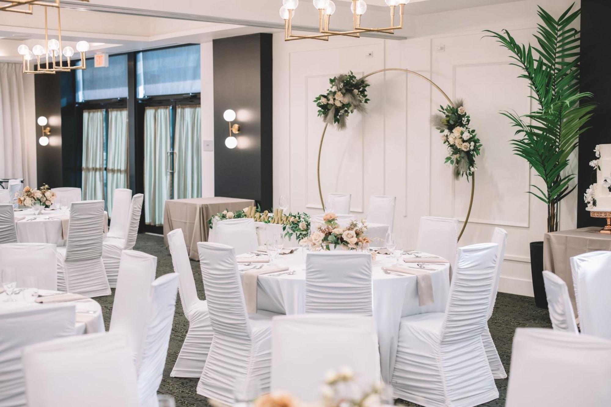 Courtyard By Marriott Calgary South Hotel Bagian luar foto