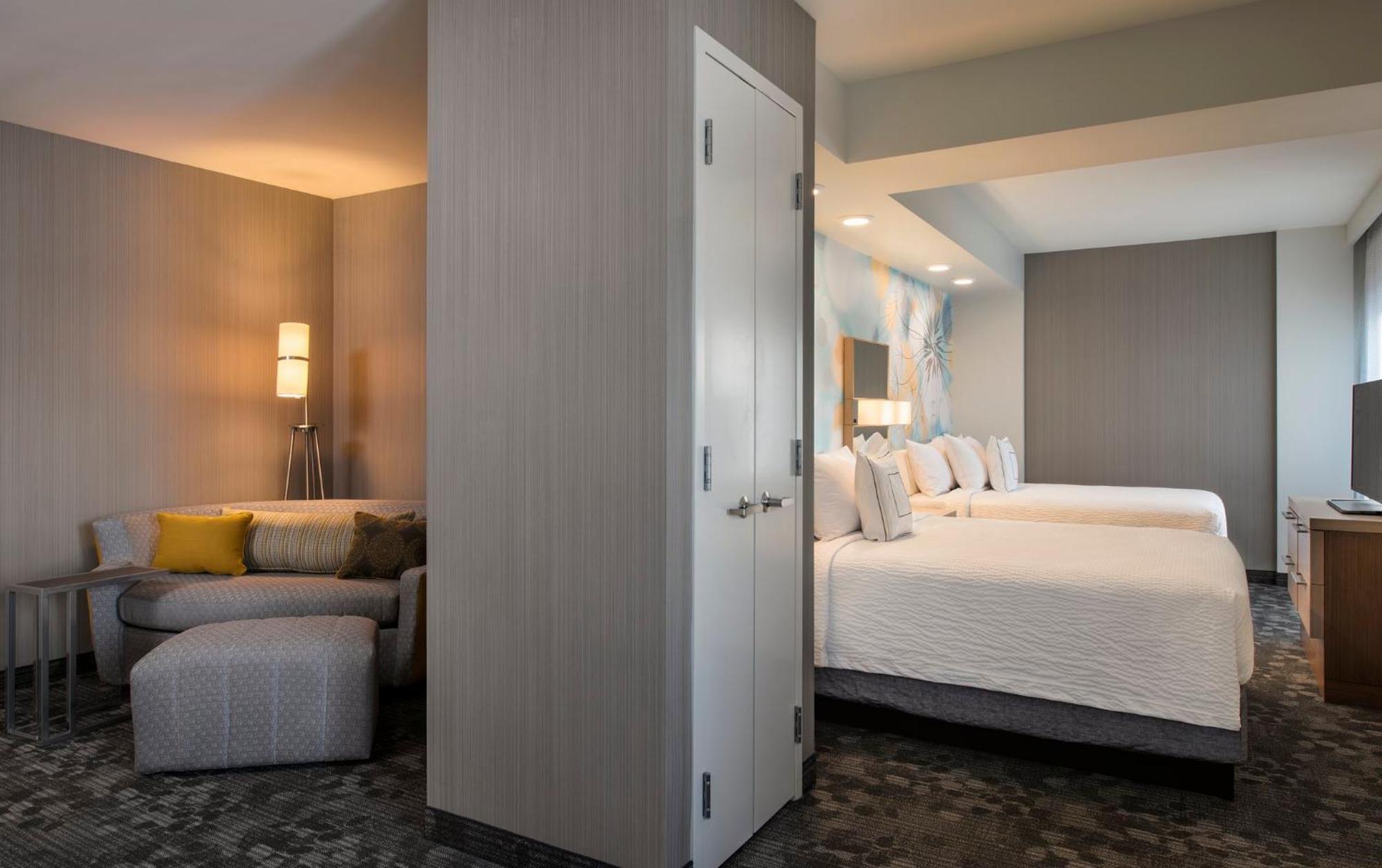 Courtyard By Marriott Calgary South Hotel Bagian luar foto