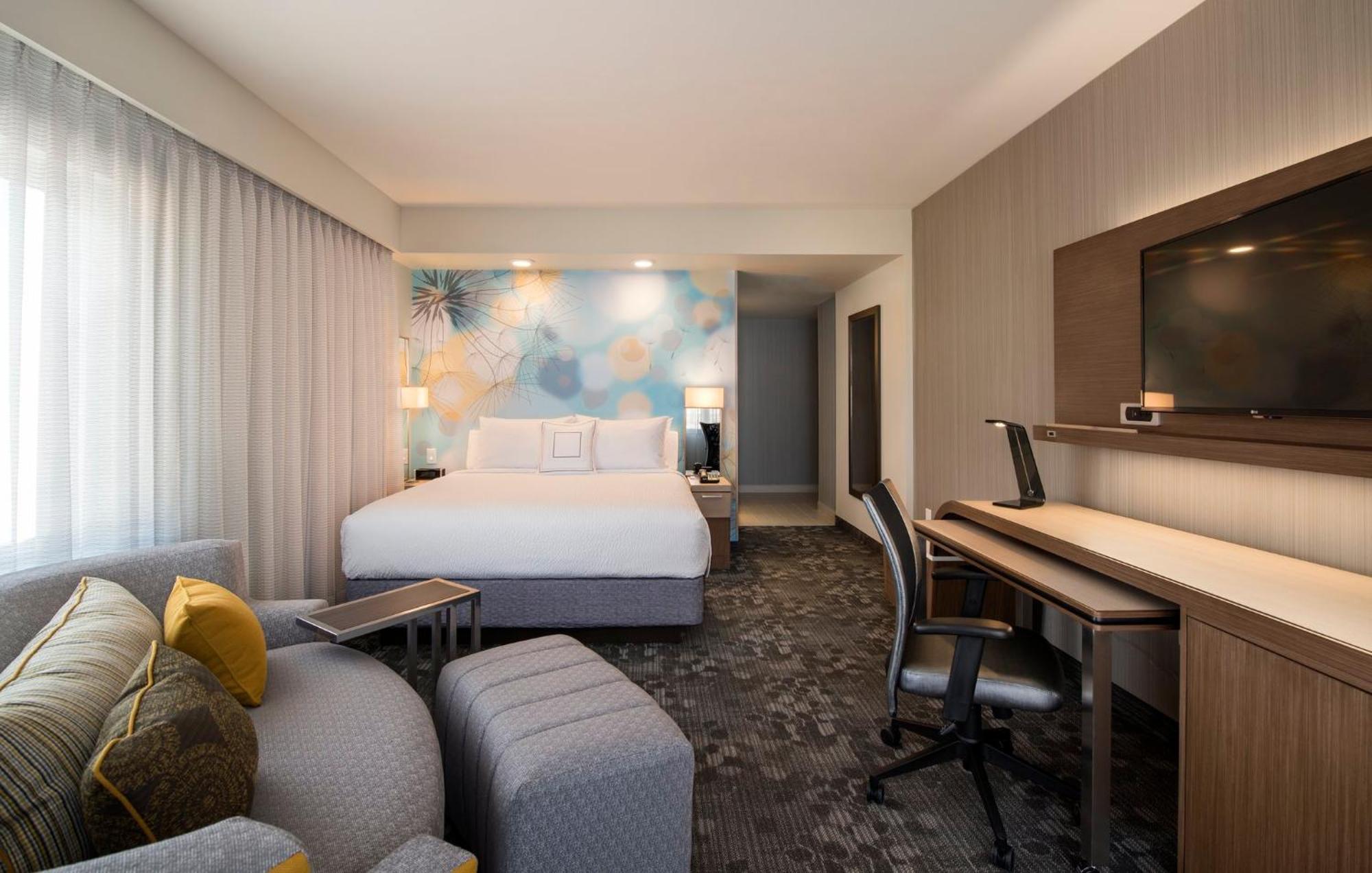 Courtyard By Marriott Calgary South Hotel Bagian luar foto
