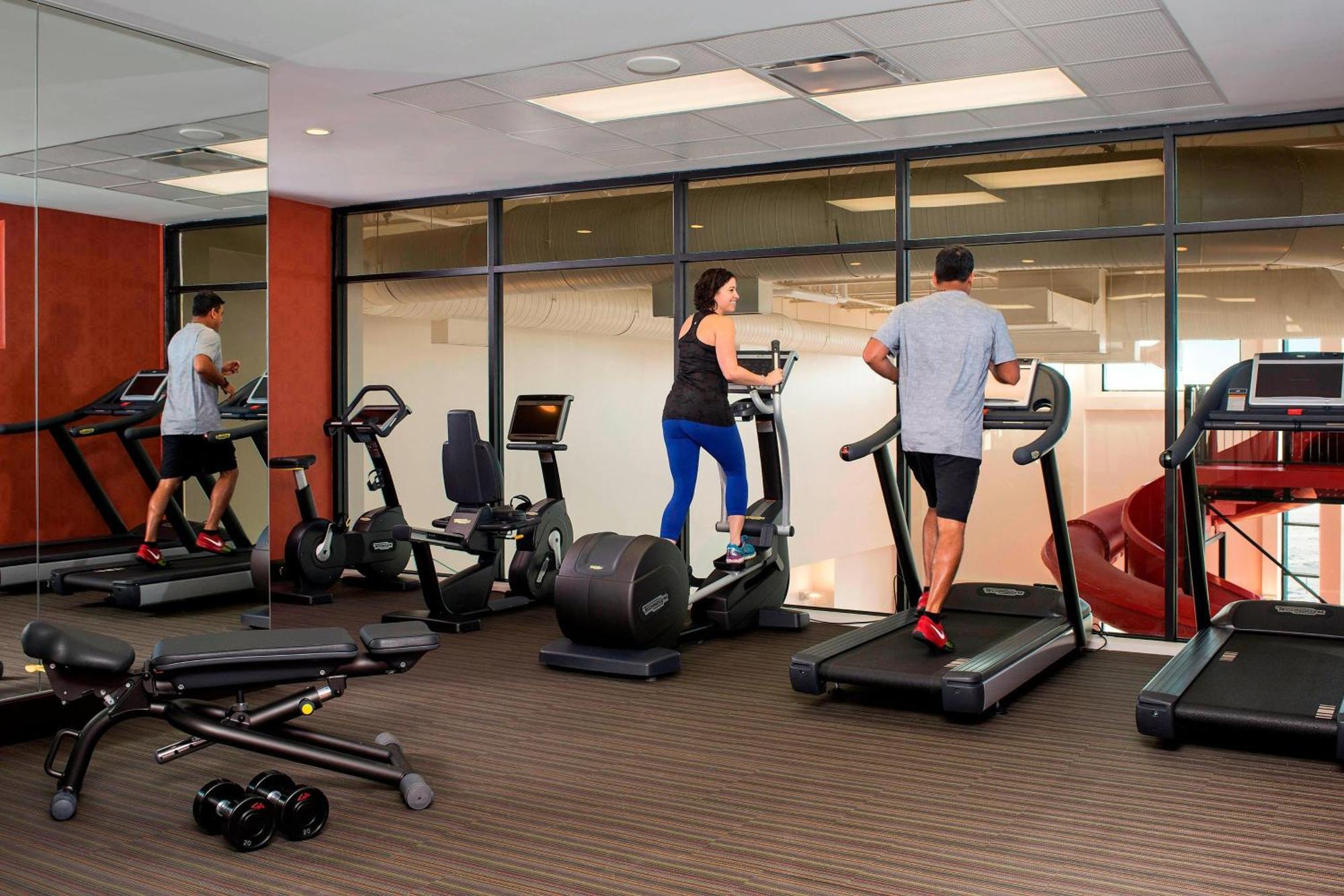 Courtyard By Marriott Calgary South Hotel Bagian luar foto
