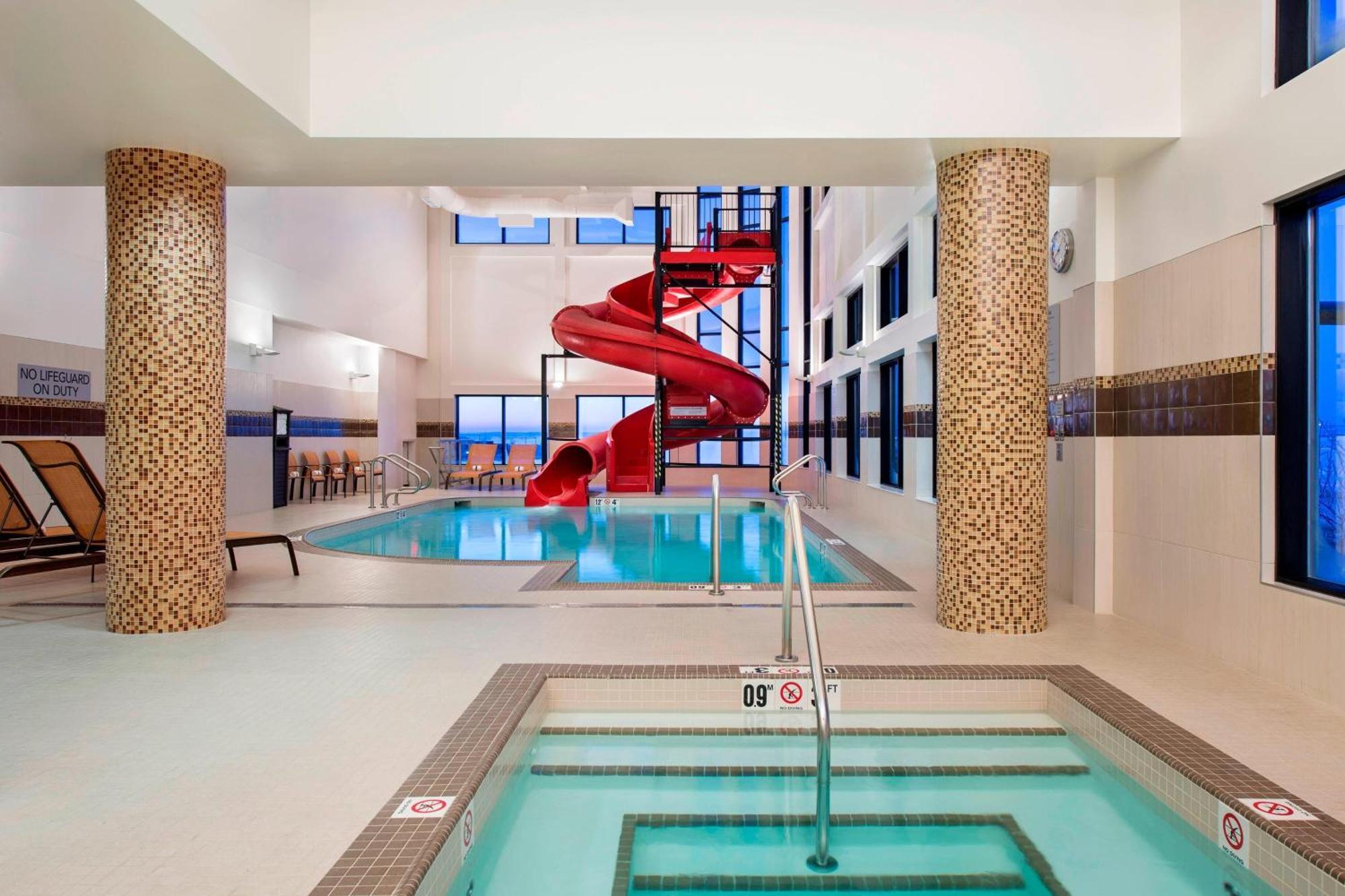 Courtyard By Marriott Calgary South Hotel Bagian luar foto