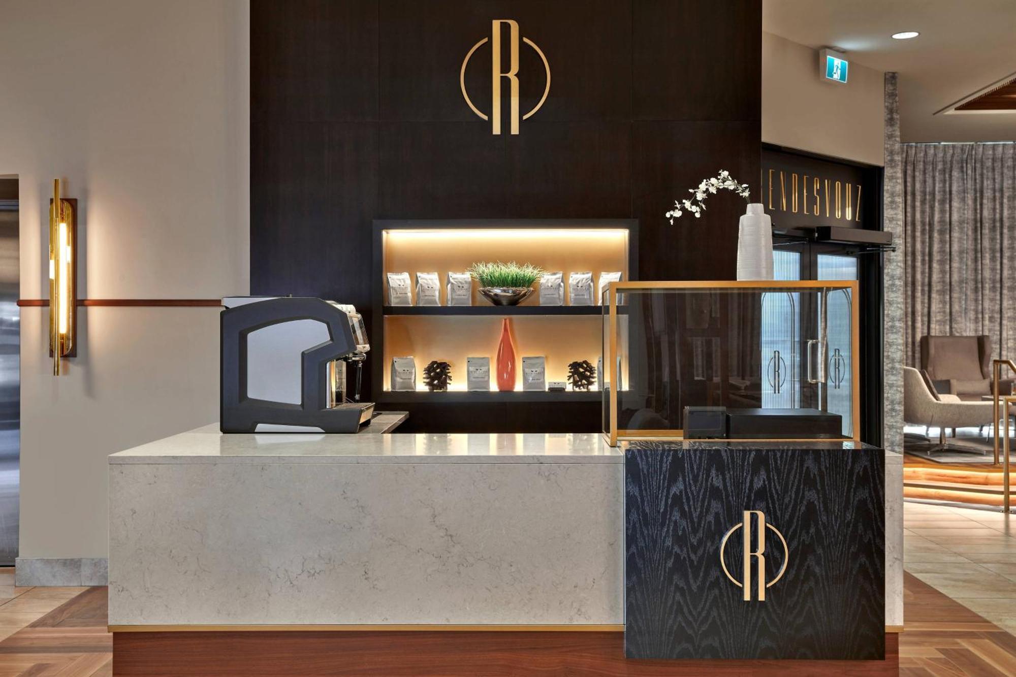 Courtyard By Marriott Calgary South Hotel Bagian luar foto