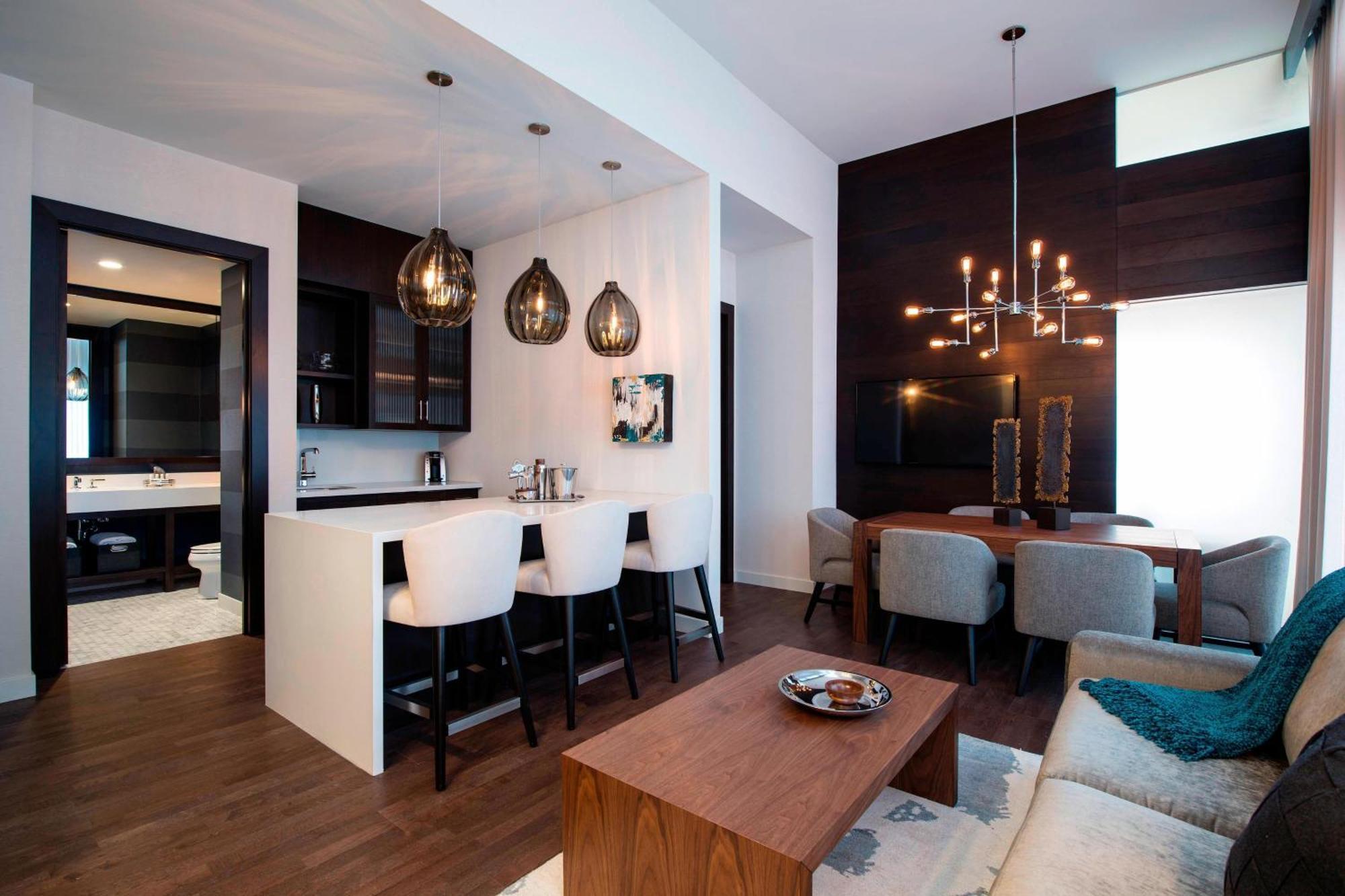 Courtyard By Marriott Calgary South Hotel Bagian luar foto