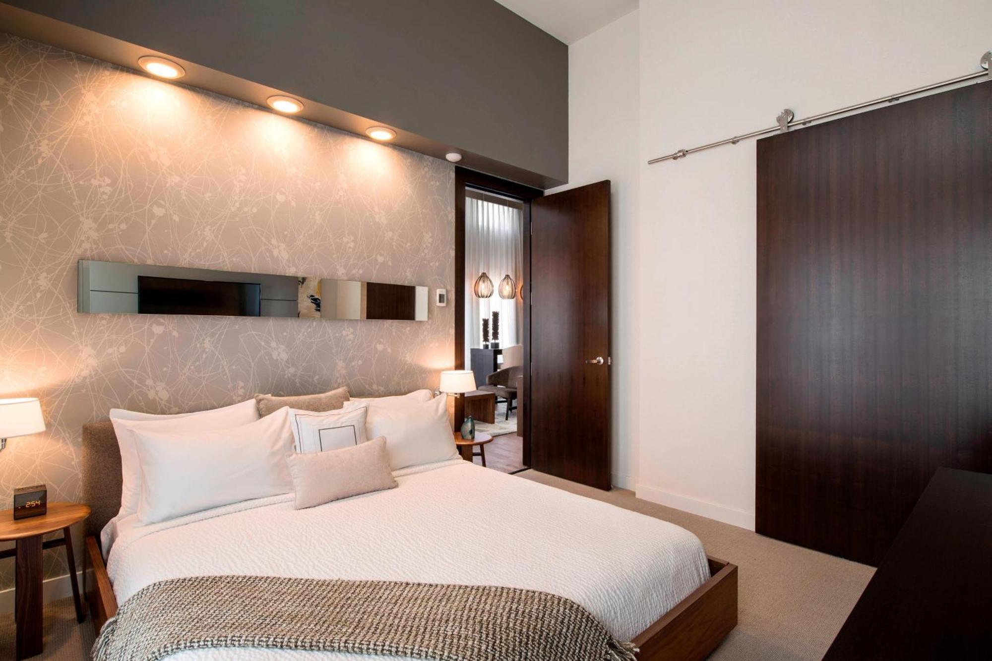 Courtyard By Marriott Calgary South Hotel Bagian luar foto