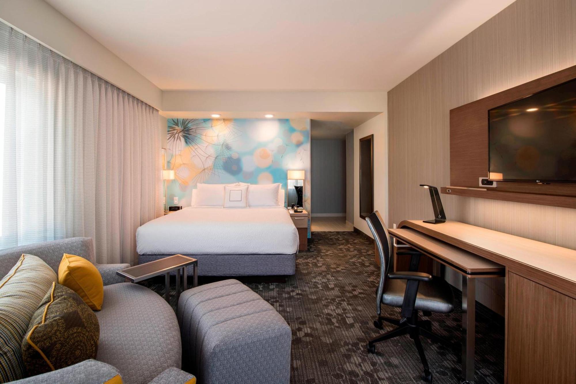 Courtyard By Marriott Calgary South Hotel Bagian luar foto