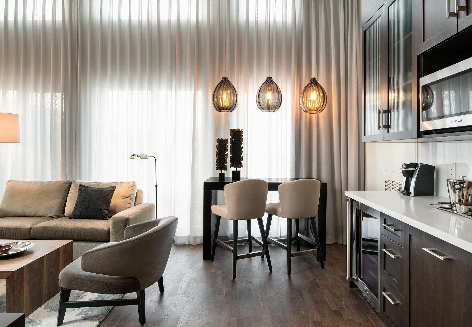 Courtyard By Marriott Calgary South Hotel Bagian luar foto