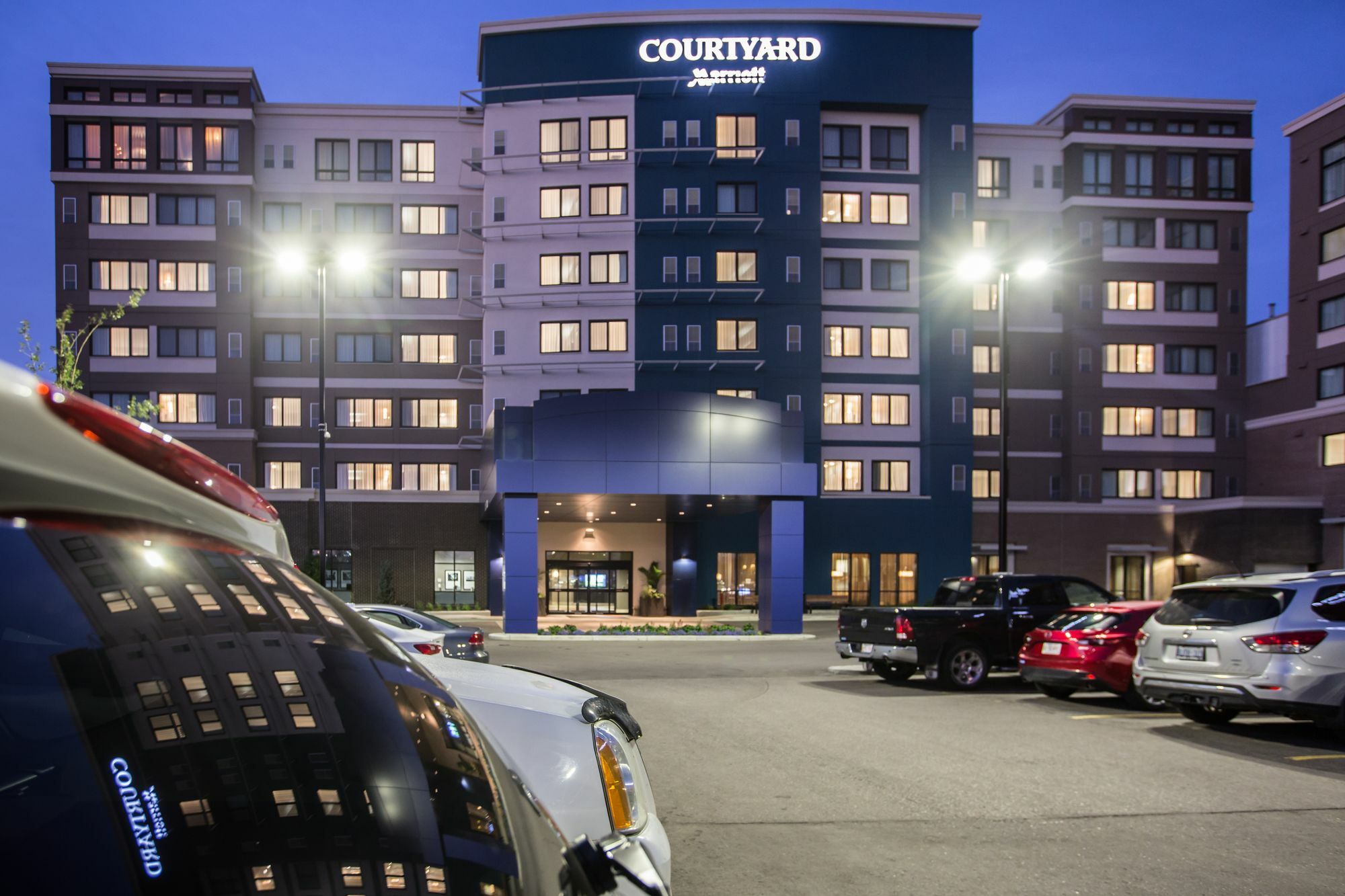 Courtyard By Marriott Calgary South Hotel Bagian luar foto
