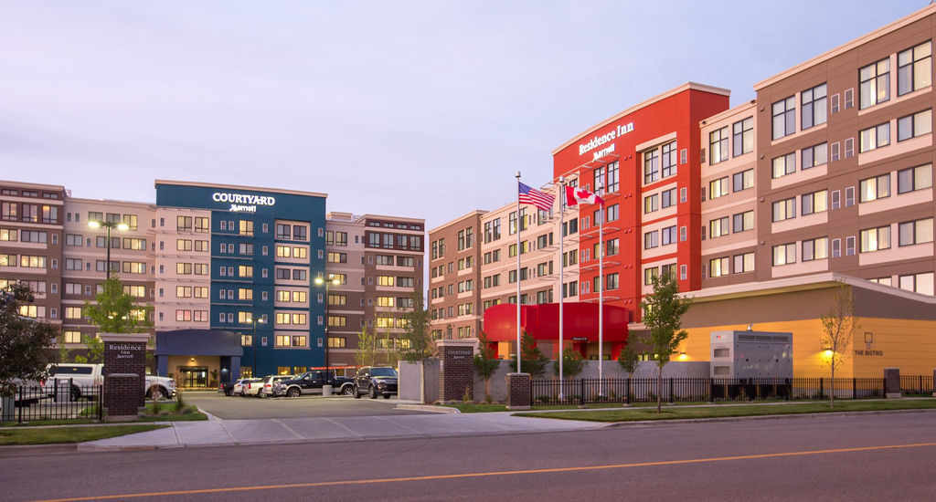 Courtyard By Marriott Calgary South Hotel Bagian luar foto